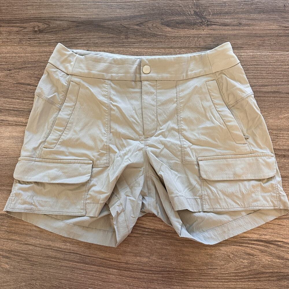Athleta Trekkie Shorts Women's 10 Khaki 4" Inseam Zippered Pockets Cargo Active